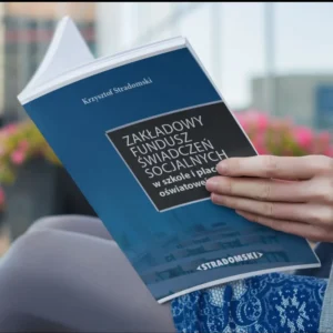 Otwarta książka w ręku